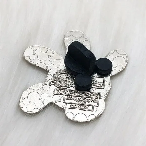 🔮 5/$25 Disney‎ Mickey Mouse Glove Pin - Picture 3 of 3